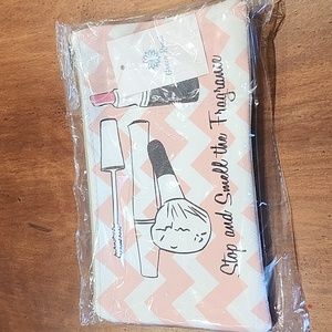 NWT Stop and Smell the Fragrance Makeup Bag